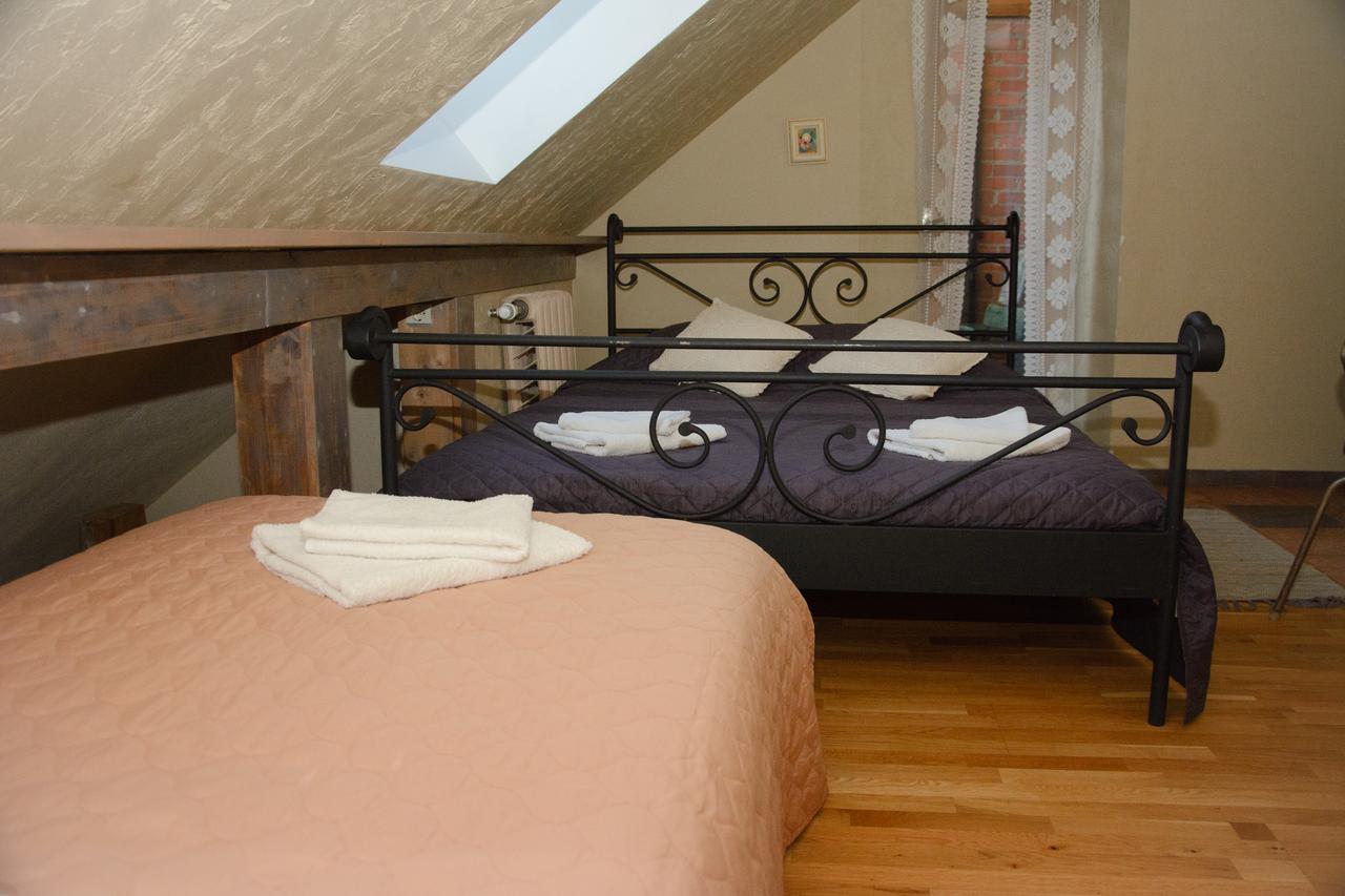 Gallery Guest Rooms Кернаве Экстерьер фото